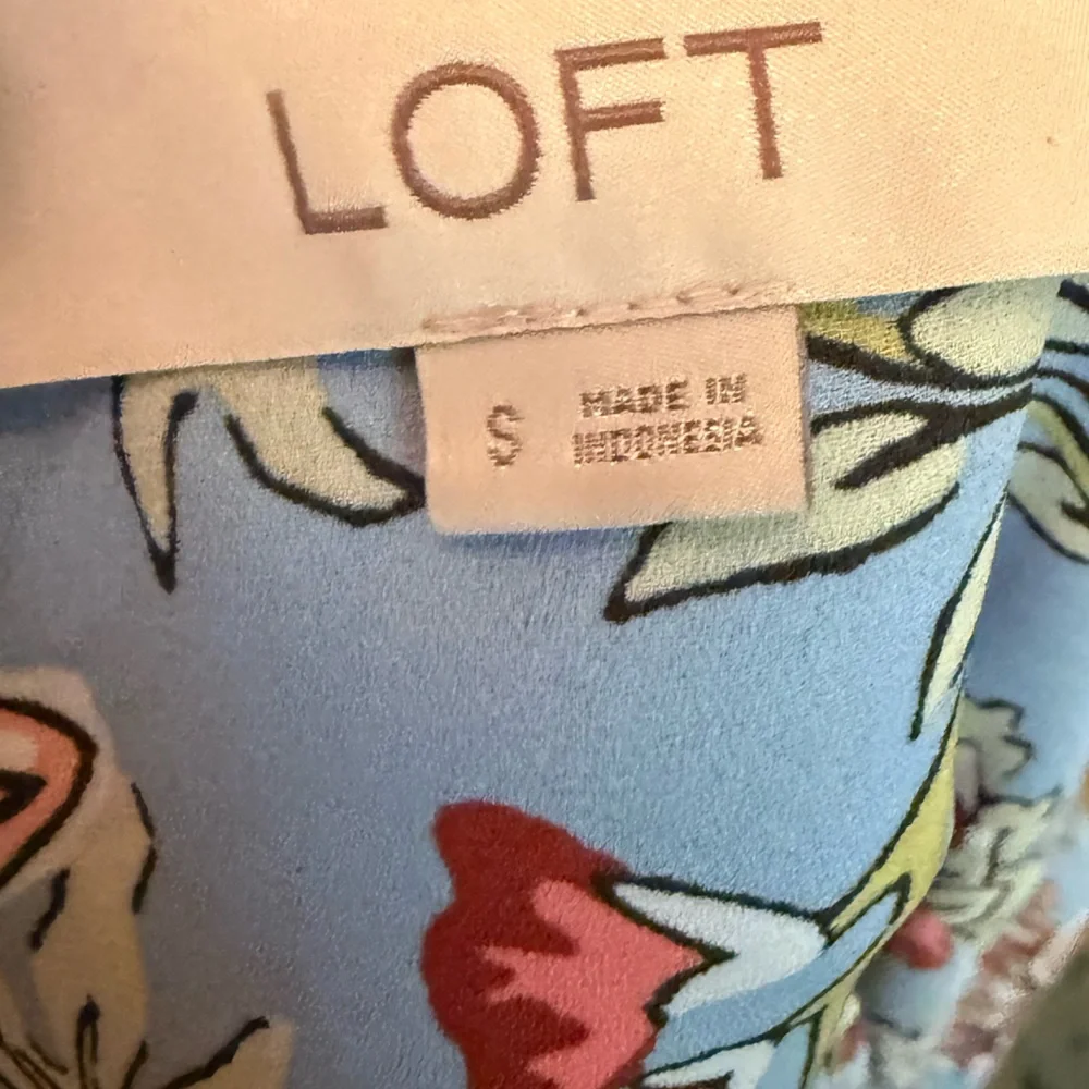 LOFT Women’s Blue Multi Garden V-Neck Puff Short Sleeve Top‎ Blouse Sz-Small